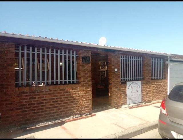 2 BEDROOM HOUSE FOR SALE IN RETREAT